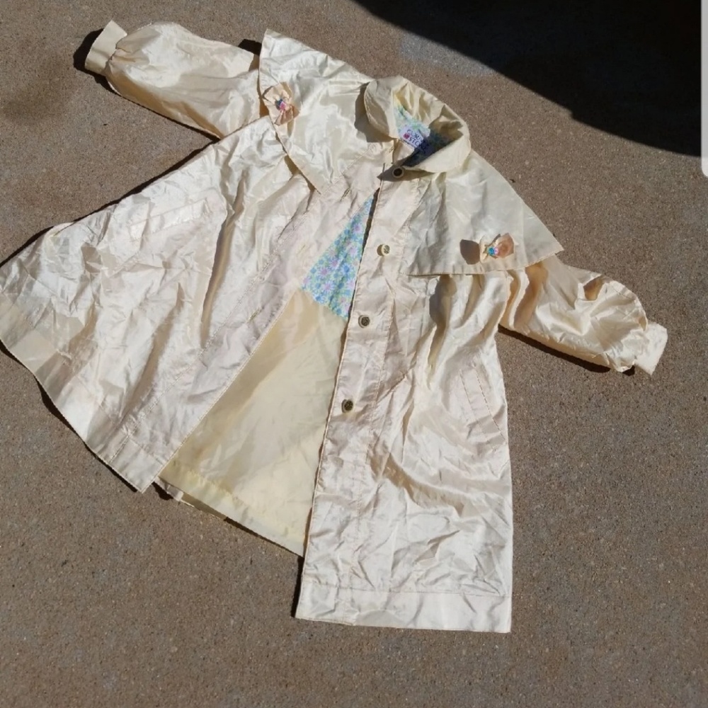 GIRLS YELLOW DRESS COAT. SIZE 4T